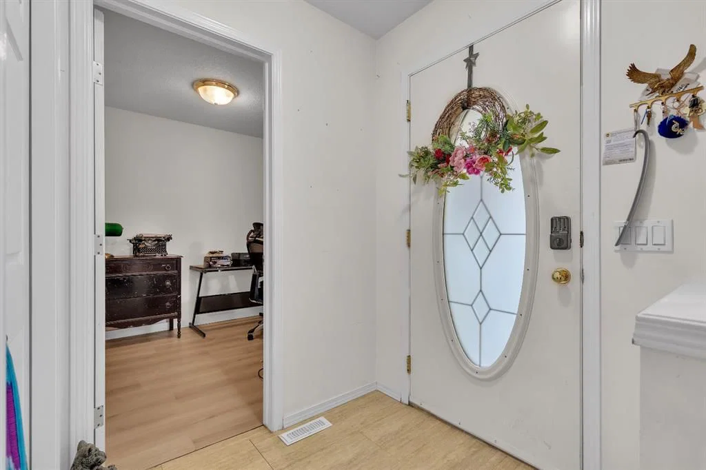 36 Dovista Court SE, Calgary — photo 4 of 25
