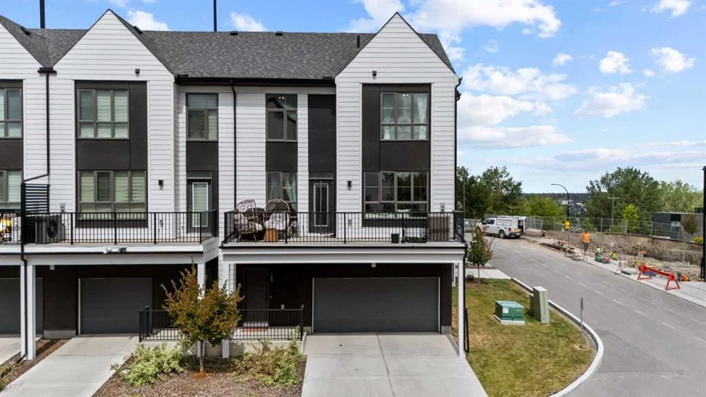 105 Sovereign Common SW, Calgary — photo 2 of 40