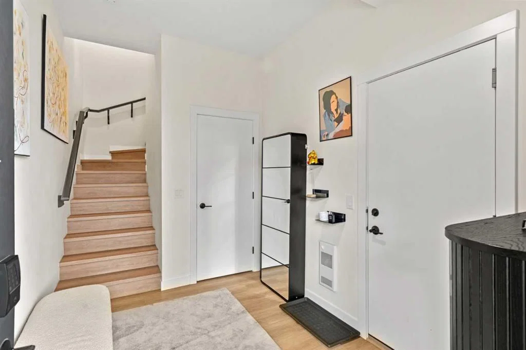 105 Sovereign Common SW, Calgary — photo 4 of 40
