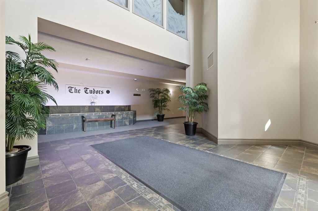113, 60 Sierra Morena Landing SW, Calgary — photo 3 of 37