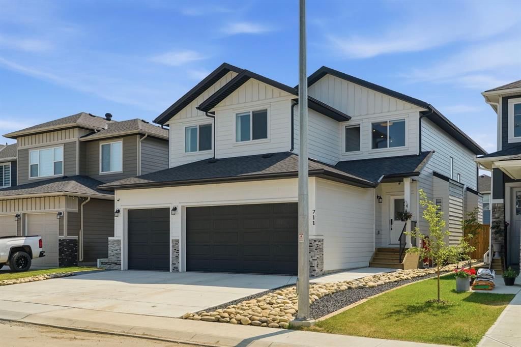 711 Mandalay Link, Carstairs — photo 2 of 48
