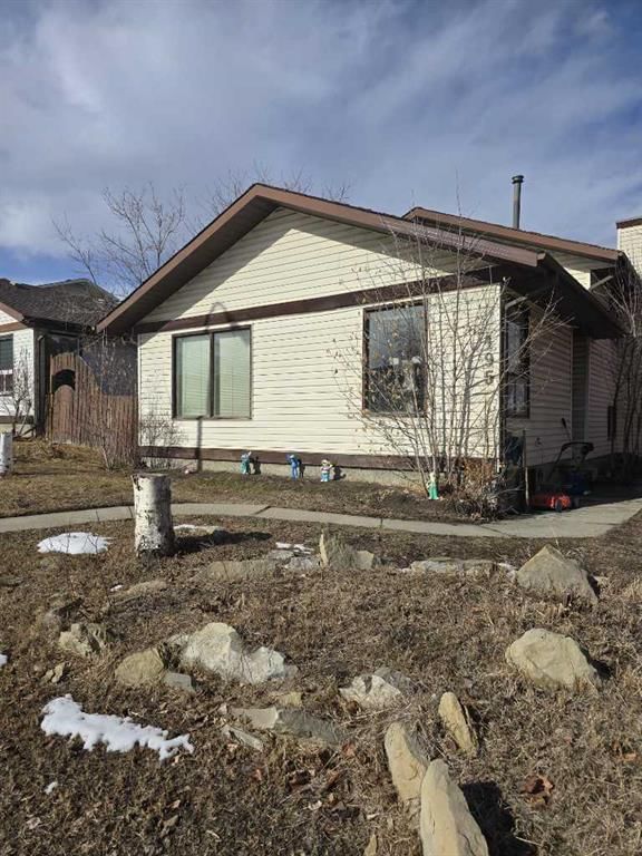 195 Shawglen Road SW, Calgary — main listing photo