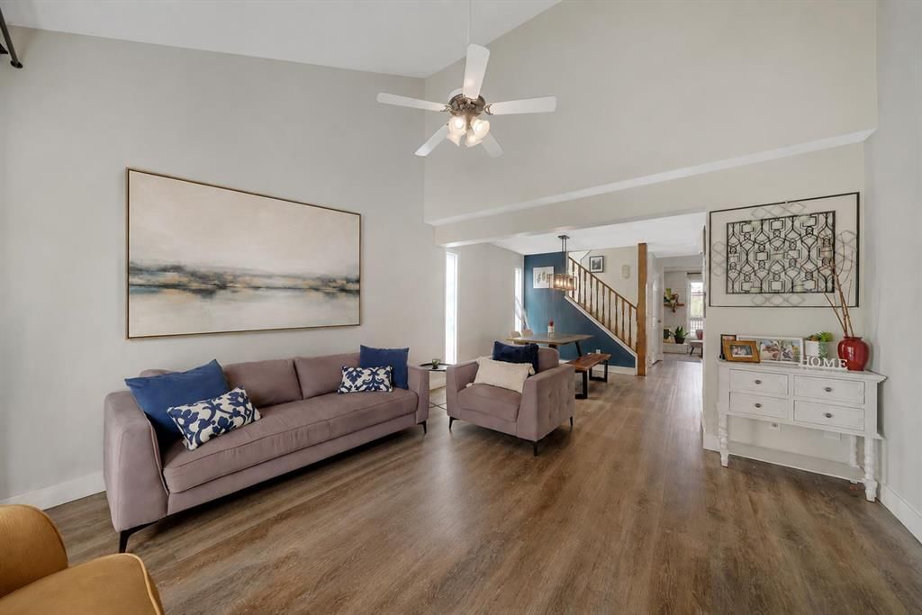 44 Strathclair Rise SW, Calgary — photo 4 of 42