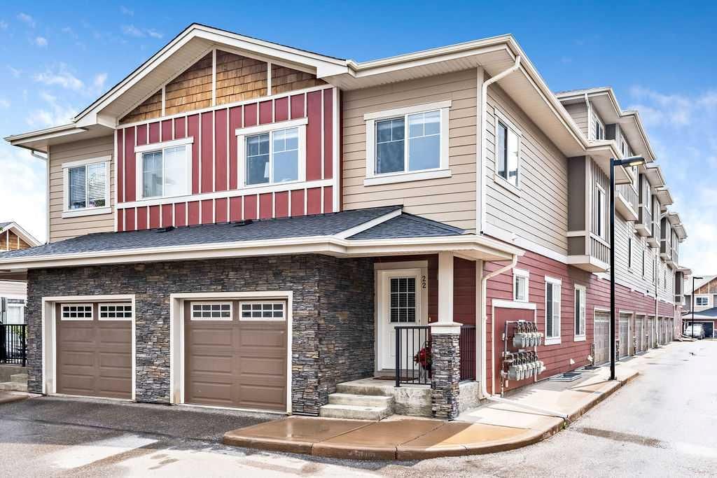 22 West Coach Manor SW, Calgary — main listing photo