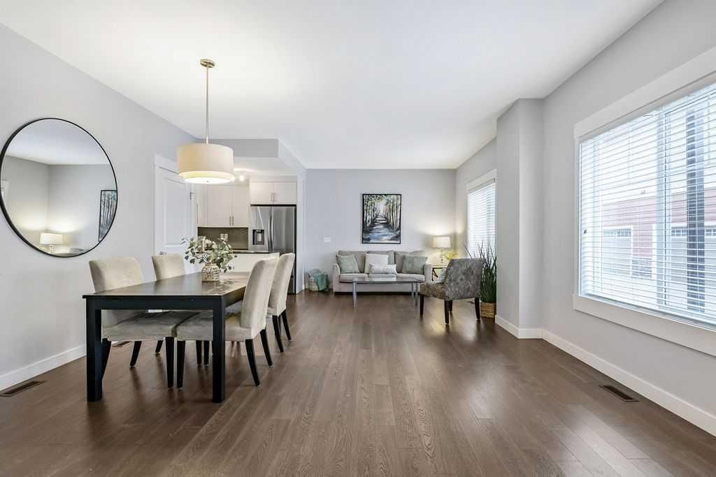 22 West Coach Manor SW, Calgary — photo 2 of 26