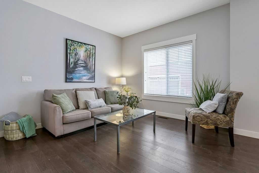 22 West Coach Manor SW, Calgary — photo 4 of 26