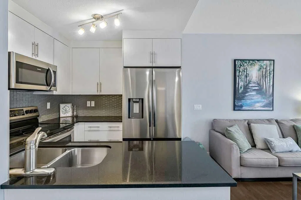22 West Coach Manor SW, Calgary — photo 5 of 26