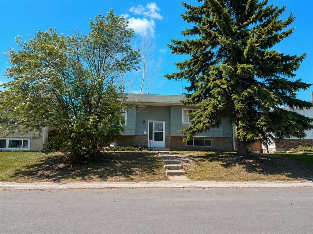 215 Penbrooke Way SE, Calgary — main listing photo