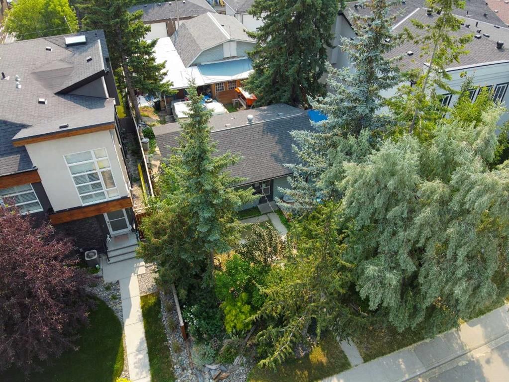 4919 21 Avenue NW, Calgary — photo 2 of 9