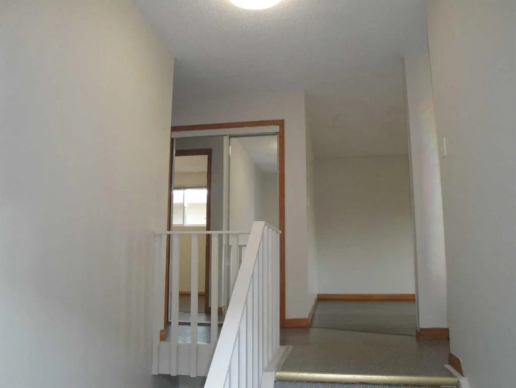 31 Huntford Road NE, Calgary — photo 3 of 38