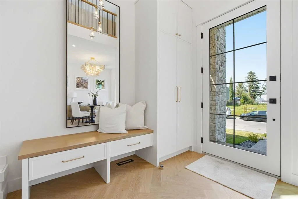 2131 29 Avenue SW, Calgary — photo 2 of 50