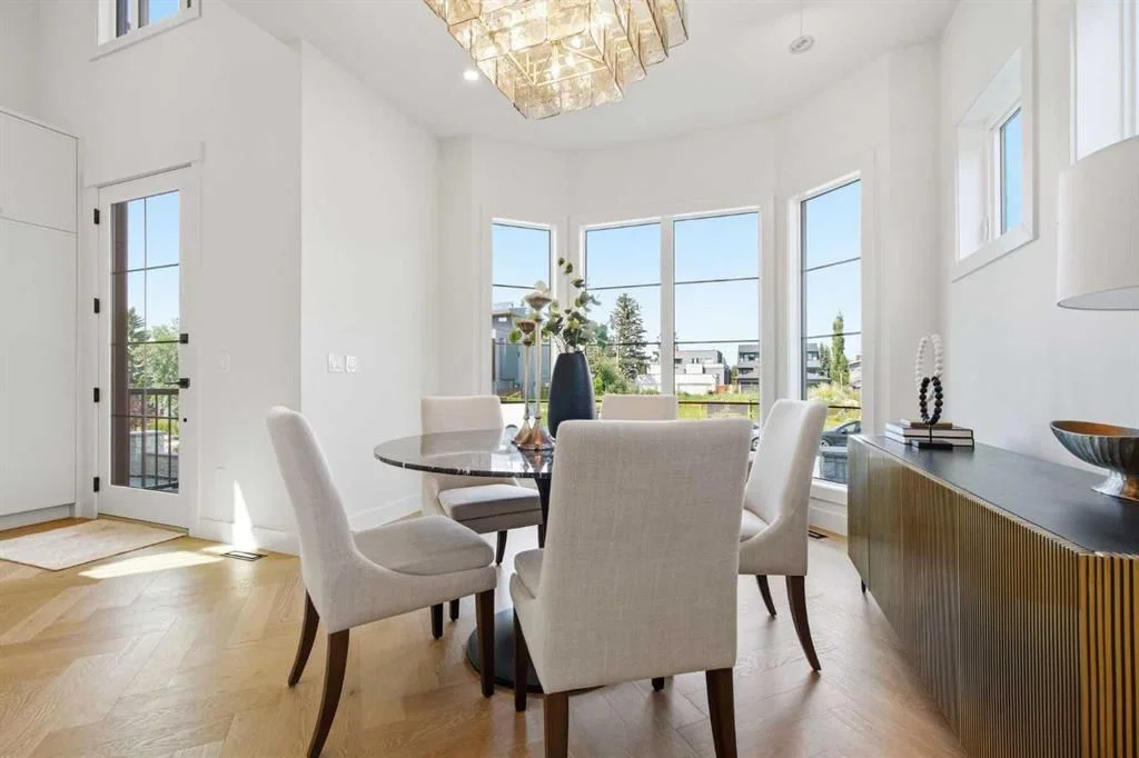 2131 29 Avenue SW, Calgary — photo 3 of 50