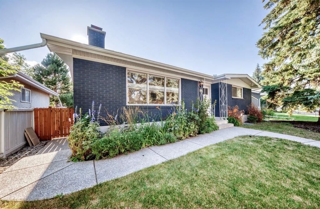 411 Woodland Crescent SE, Calgary — photo 3 of 50