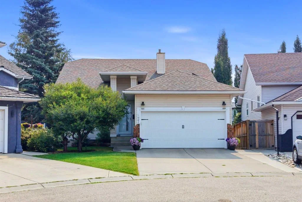 427 Douglas Ridge Mews SE, Calgary — main listing photo