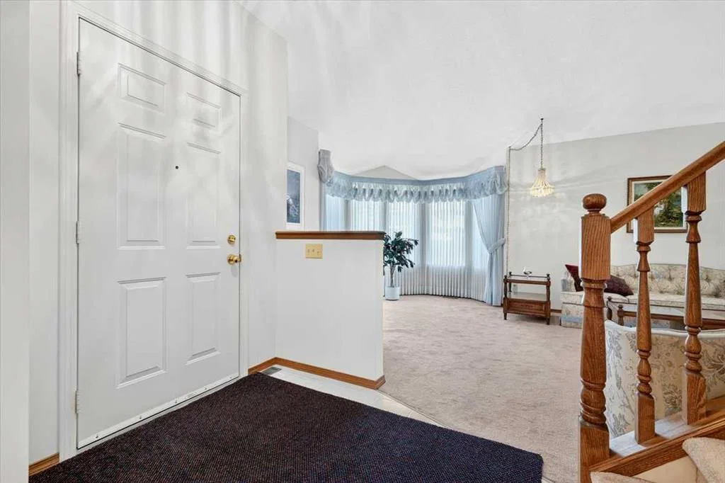 105 Christie Knoll Heights SW, Calgary — photo 4 of 50