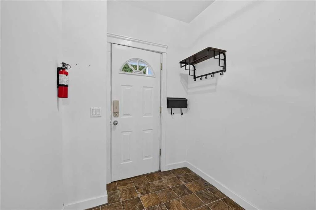 530 19 Avenue SW, Calgary — photo 3 of 50