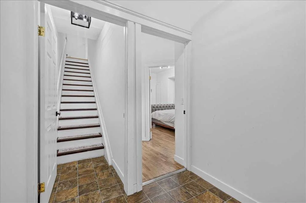 530 19 Avenue SW, Calgary — photo 4 of 50