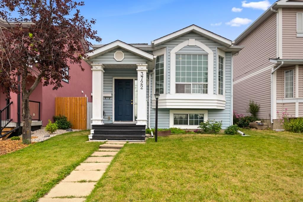 3722 Catalina Boulevard, Calgary — main listing photo