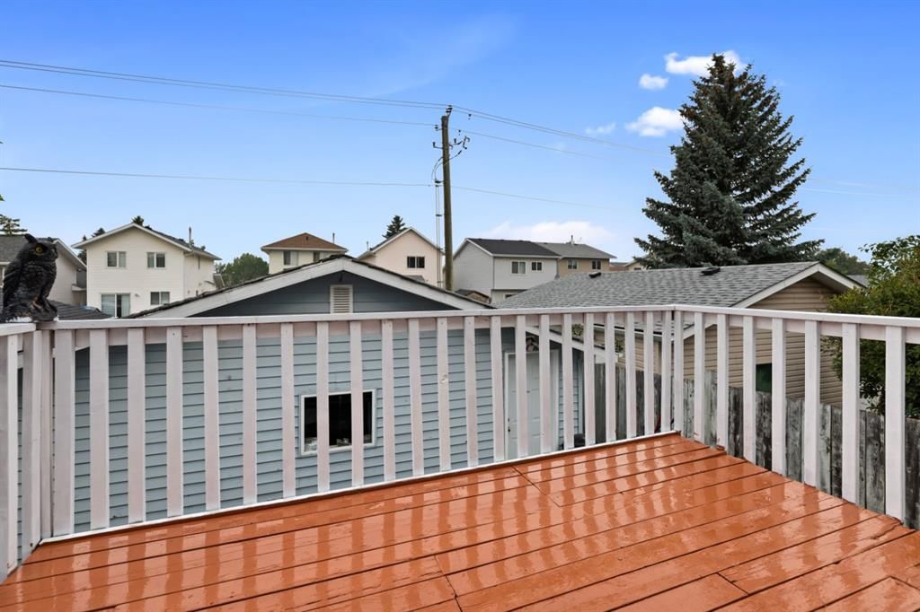 3722 Catalina Boulevard, Calgary — photo 4 of 33