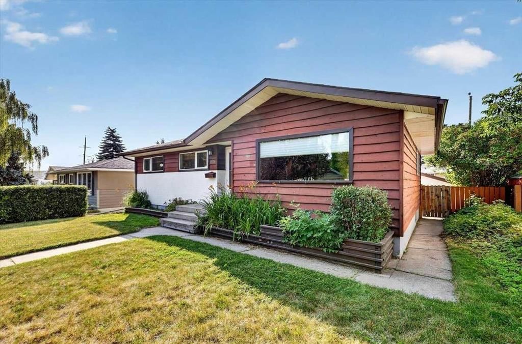 7536 Fleetwood Drive SE, Calgary — main listing photo