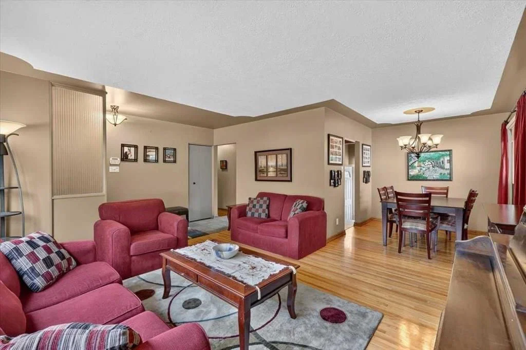 7536 Fleetwood Drive SE, Calgary — photo 2 of 30