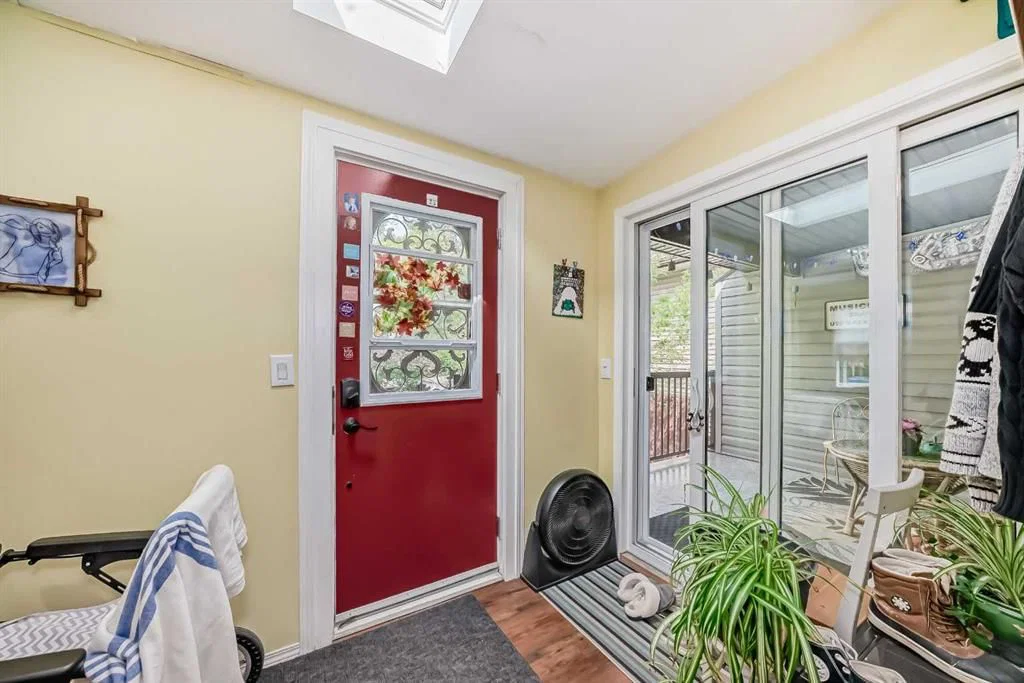 1834 42 Street SE, Calgary — photo 4 of 48