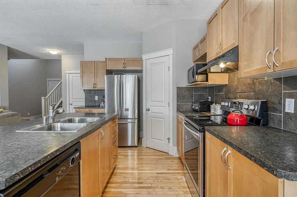 177 Cougartown Circle SW, Calgary — photo 3 of 33