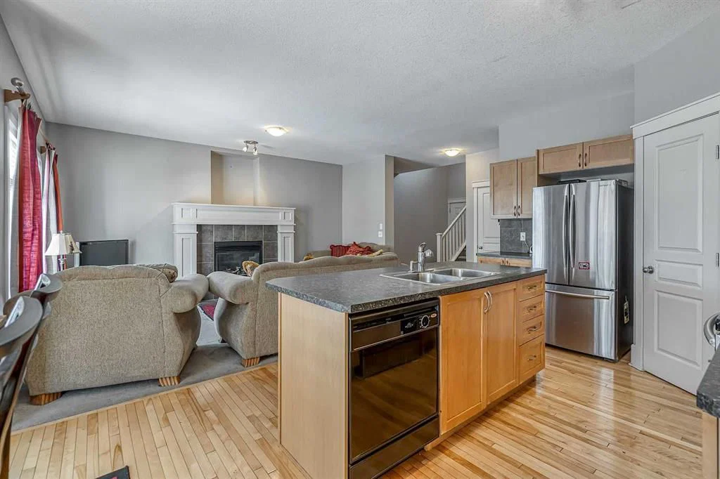 177 Cougartown Circle SW, Calgary — photo 4 of 33