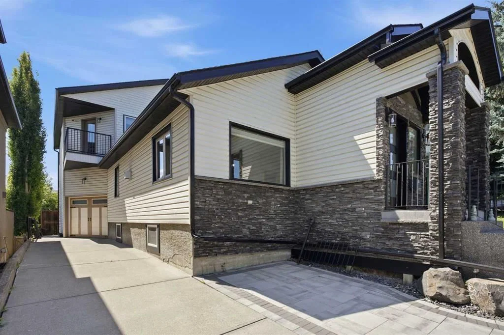 1835 29 Avenue SW, Calgary — photo 2 of 50