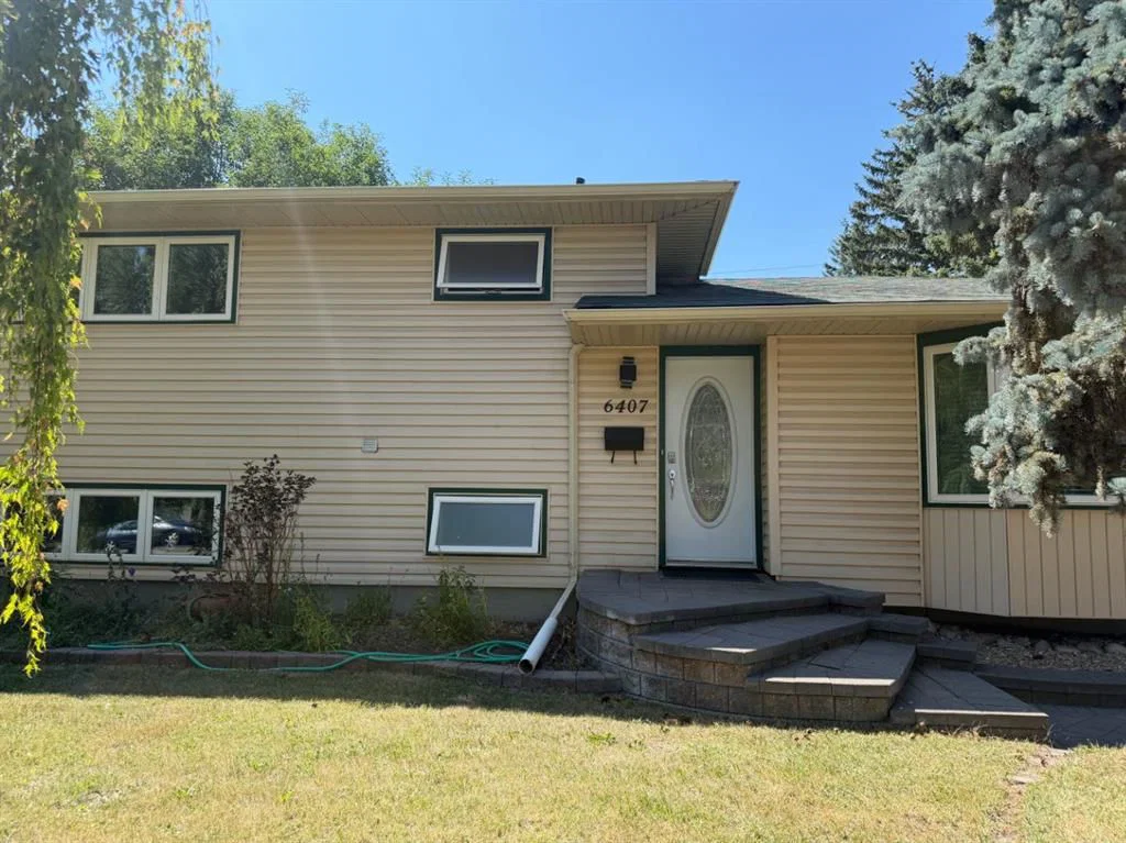 6407 Lombardy Crescent SW, Calgary — photo 3 of 44