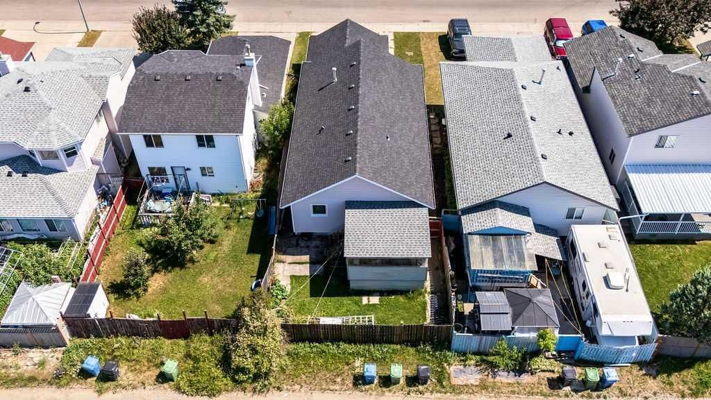 318 Applewood Drive SE, Calgary — photo 5 of 35