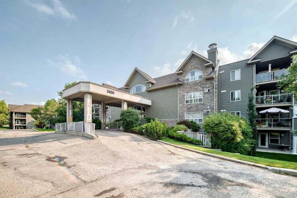 3425, 3000 Millrise Point SW, Calgary — main listing photo
