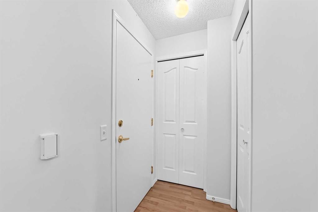 3425, 3000 Millrise Point SW, Calgary — photo 3 of 36