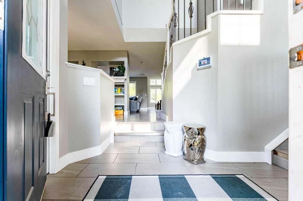99 Springbluff Boulevard SW, Calgary — photo 2 of 50