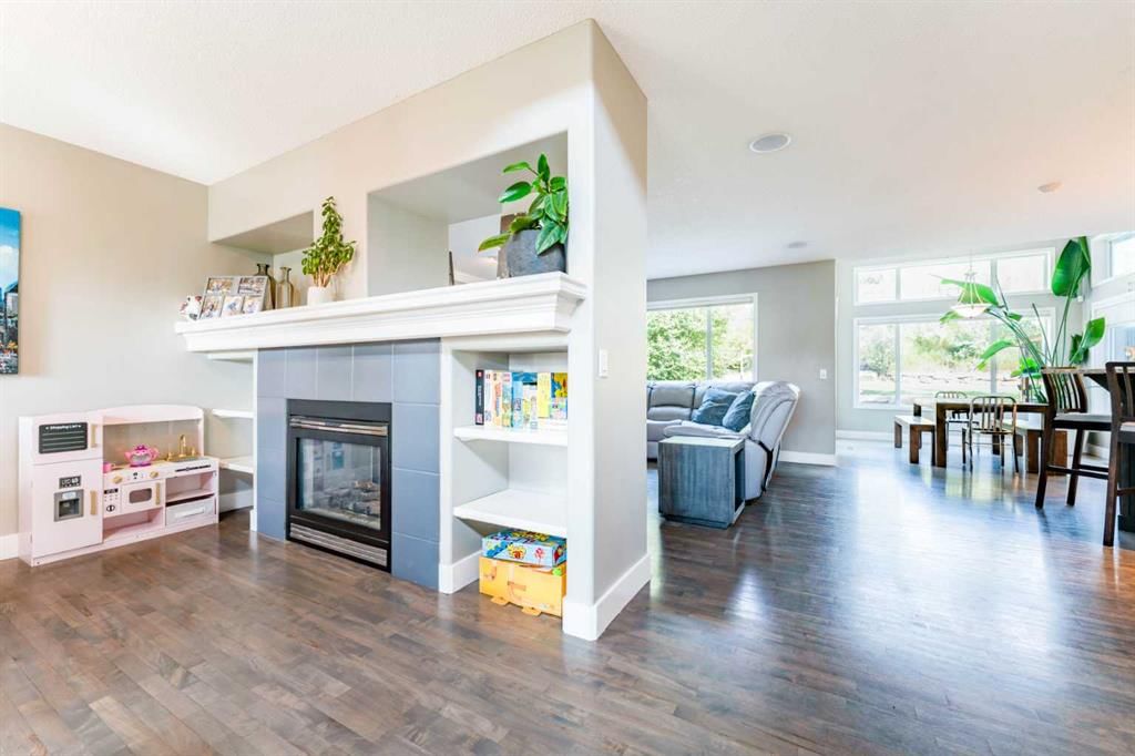 99 Springbluff Boulevard SW, Calgary — photo 4 of 50