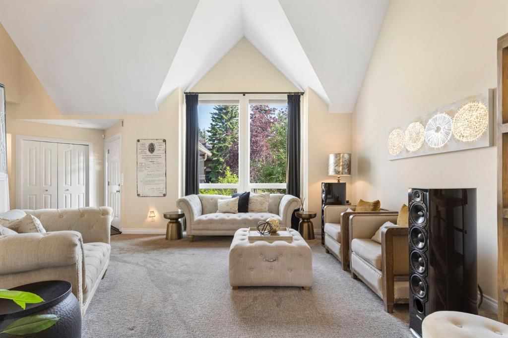 440 Coach Light Bay SW, Calgary — photo 3 of 45