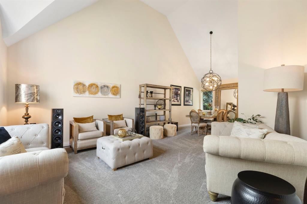 440 Coach Light Bay SW, Calgary — photo 4 of 45