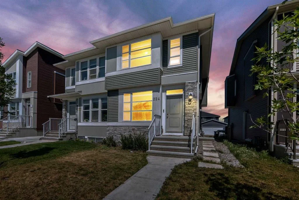 224 CORNER MEADOWS Way, Calgary — photo 2 of 47