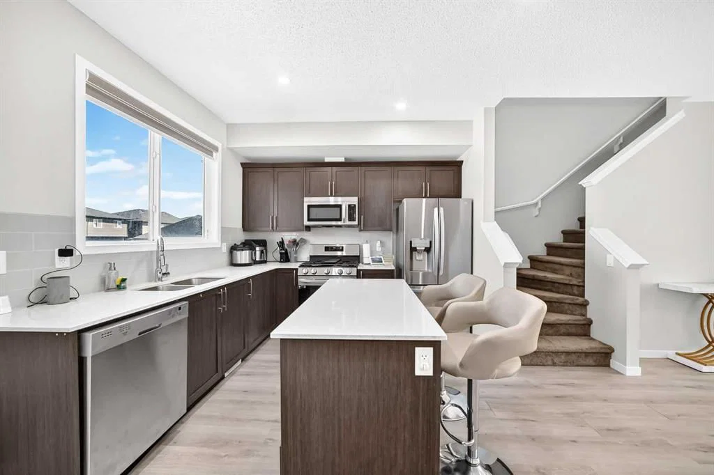 224 CORNER MEADOWS Way, Calgary — photo 5 of 47