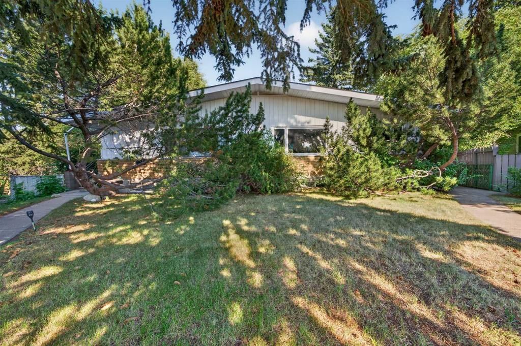 14 Rosetree Crescent NW, Calgary — main listing photo
