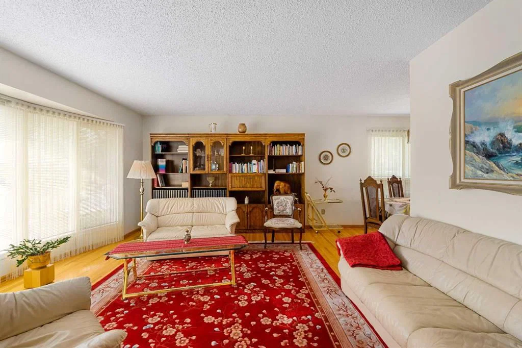 40 Thornlee Crescent NW, Calgary — photo 4 of 50