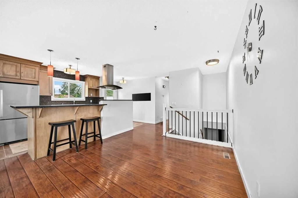 8524 Berwick Road NW, Calgary — photo 3 of 25