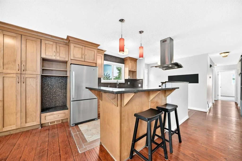 8524 Berwick Road NW, Calgary — photo 5 of 25