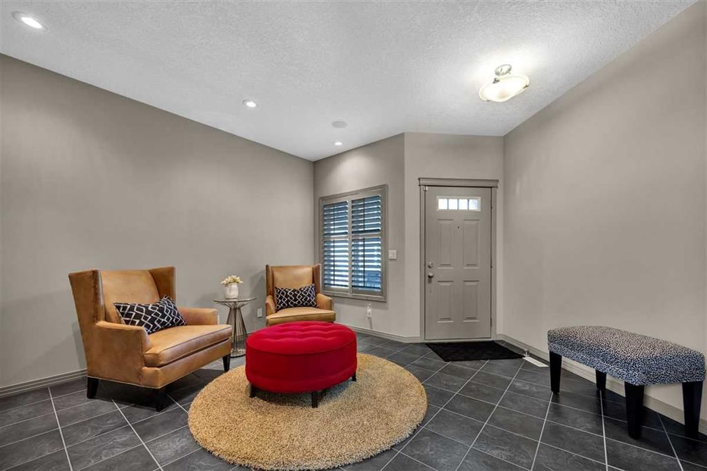 146 Springborough Point SW, Calgary — photo 3 of 43