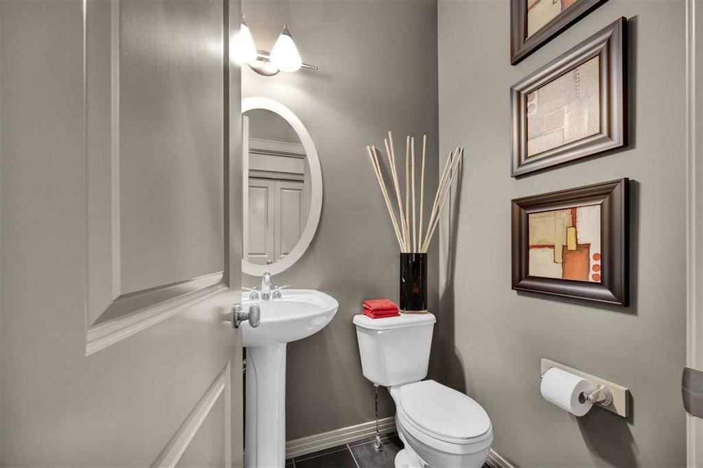 146 Springborough Point SW, Calgary — photo 5 of 43