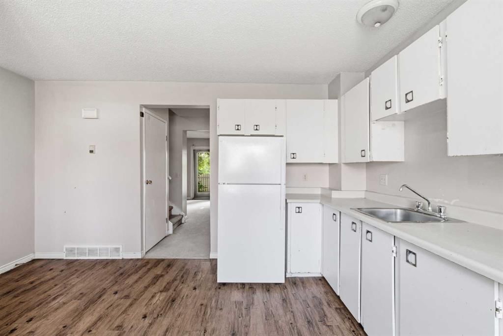 20 Georgian Villas NE, Calgary — photo 4 of 16