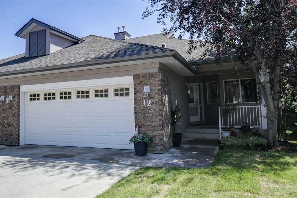 12 Straddock Villas SW, Calgary — main listing photo
