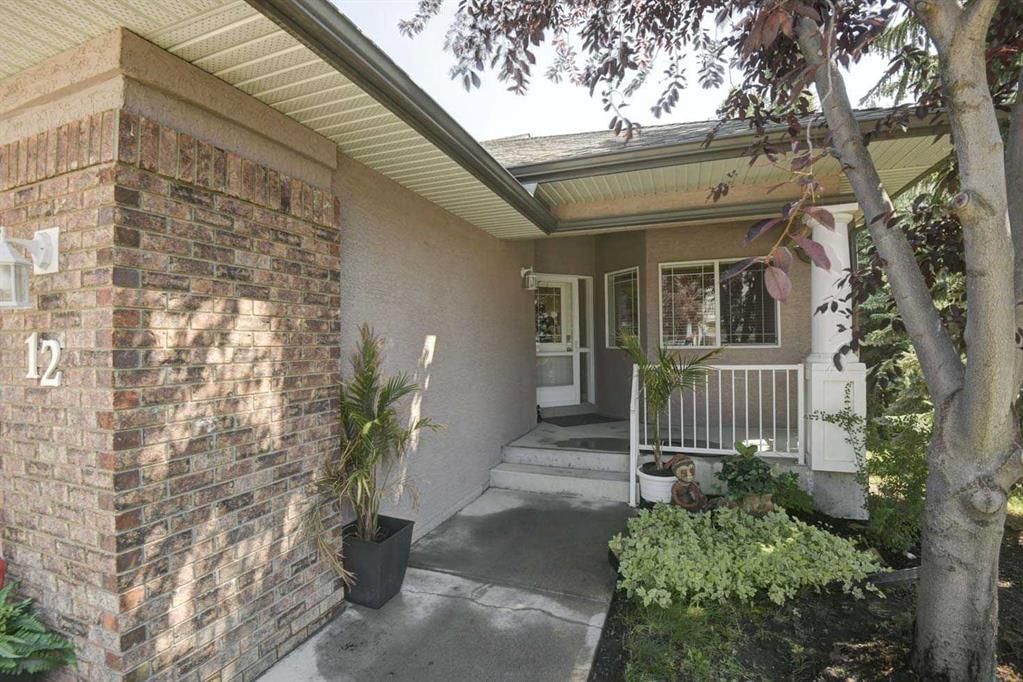 12 Straddock Villas SW, Calgary — photo 2 of 31