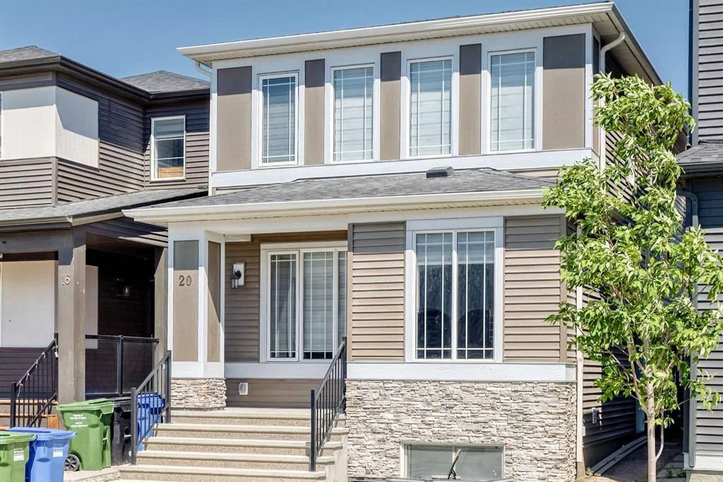 20 Corner Glen Avenue NE, Calgary — photo 2 of 44