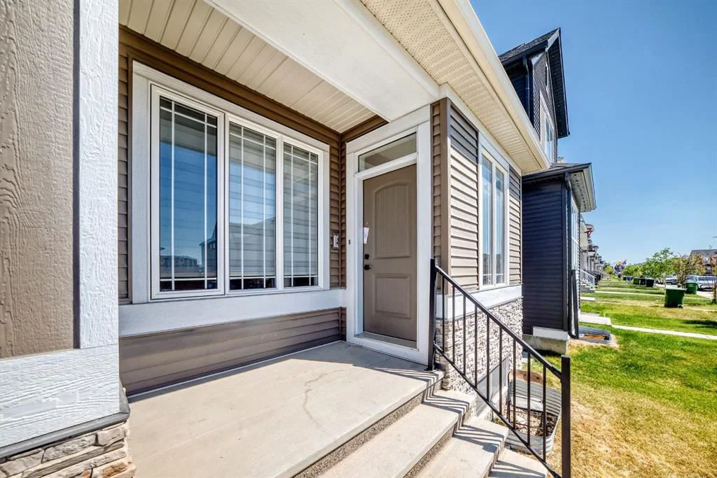 20 Corner Glen Avenue NE, Calgary — photo 4 of 44